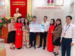 Trao Tặng Học Bổng Cho Học Sinh Vượt Khó, Hoạt Động Lan Tỏa Yêu Thương Của Trường THPT Xuân Đỉnh