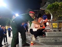 Đoàn Thanh Niên Trường THPT Xuân Đỉnh Làm Lễ Dâng Hương, Thắp Nến Tri Ân Nhân Ngày Thương Binh Liệt Sỹ 27/7/2024