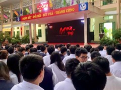 Mưa Đỏ – Khi Lịch Sử Chạm Đến Trái Tim Tuổi Trẻ